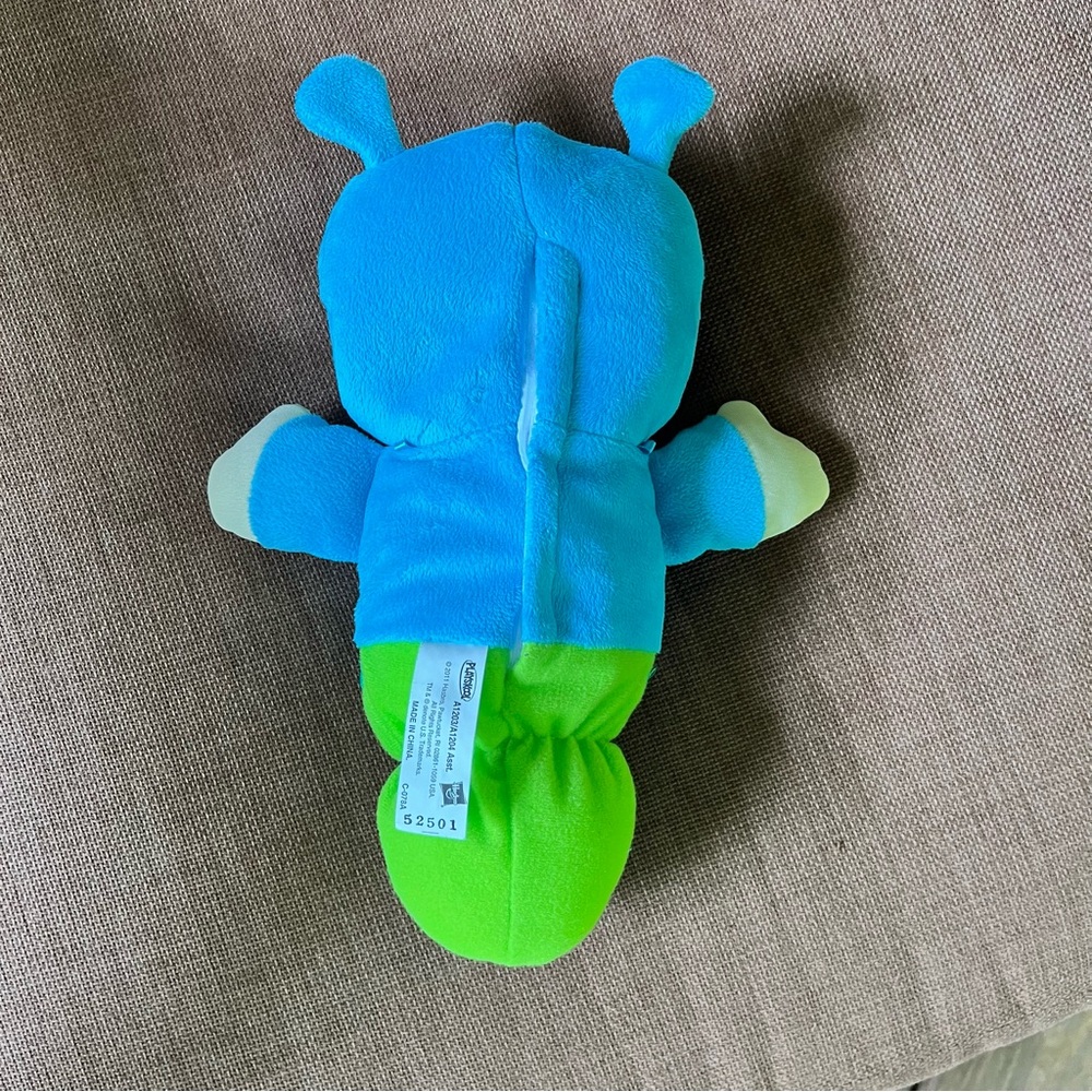 2011 Hasbro Playskool Lullaby Gloworm Glow Worm Lights Up Musical Works - Picture 3 of 6